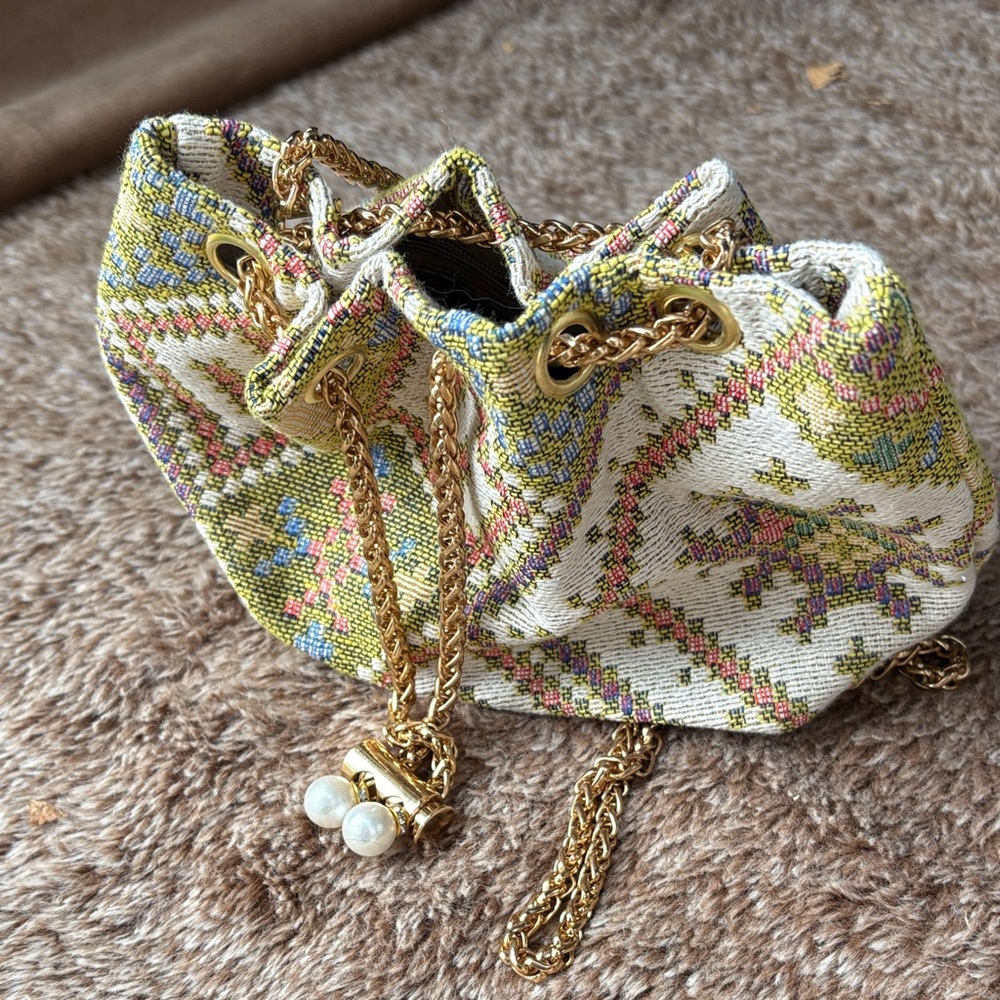 Elegant Floral Tapestry Bag with Gold Chain